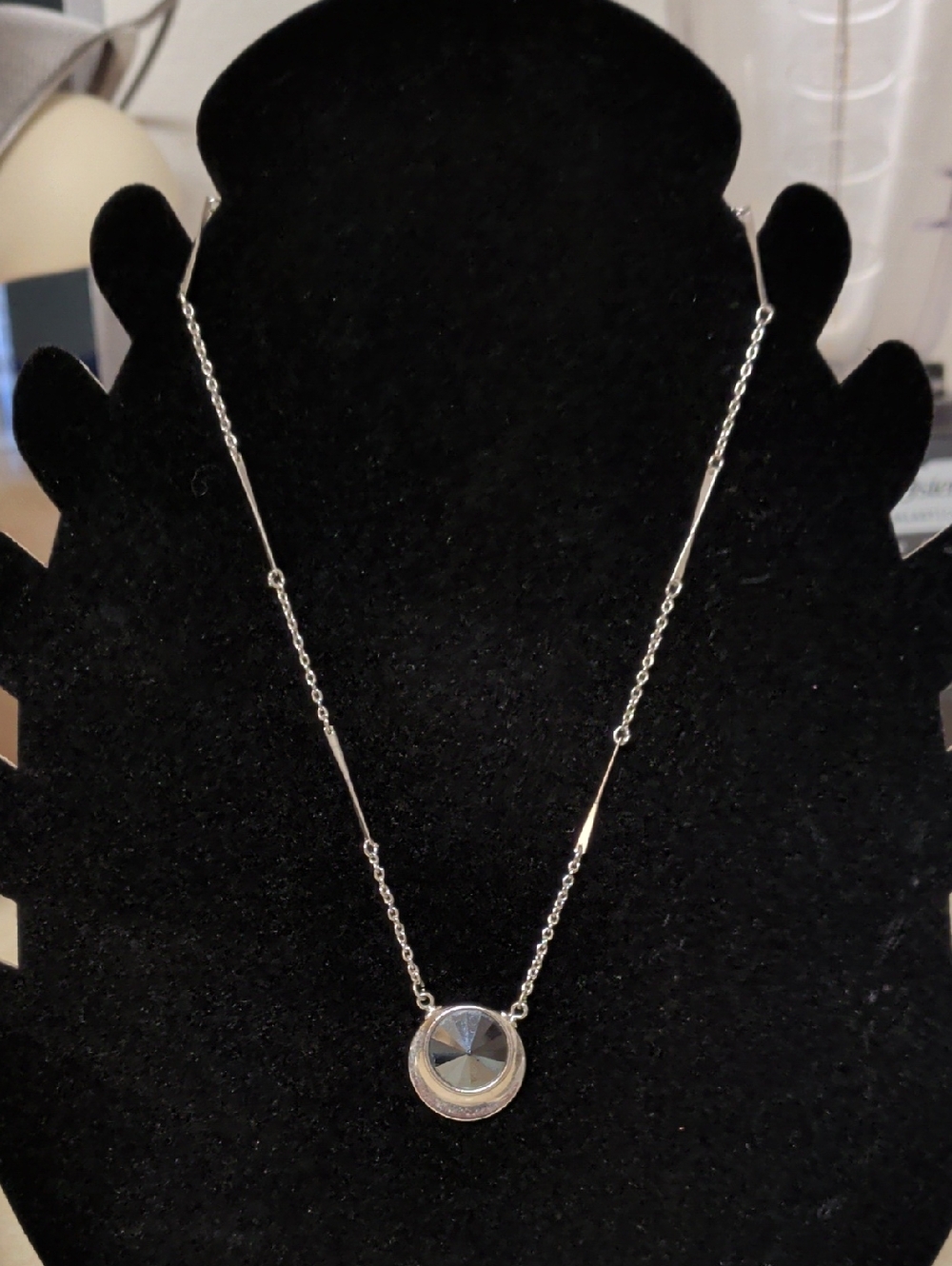 Sarah Coventry Silver-Tone Faceted Crystal Pendant Necklace With‎ Hematite